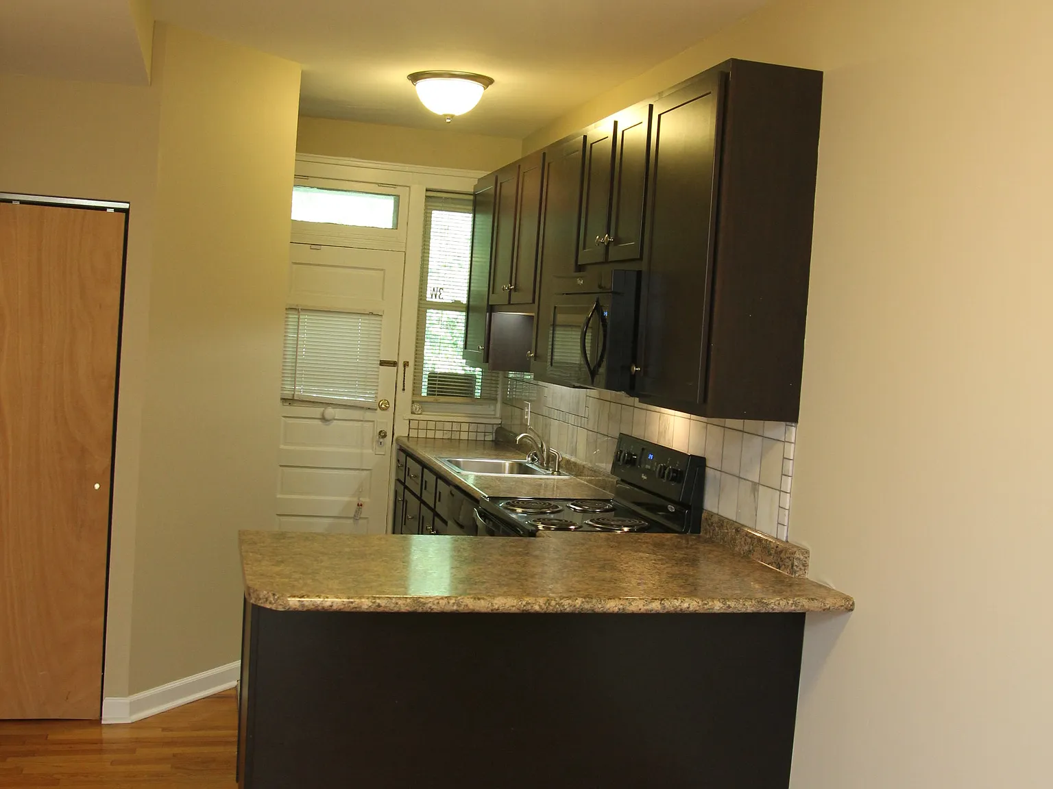 2 bed, 1200 sqft, $1,895 — Photo 4
