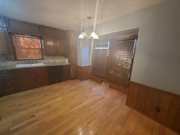 4th image of 7613 E 127th St