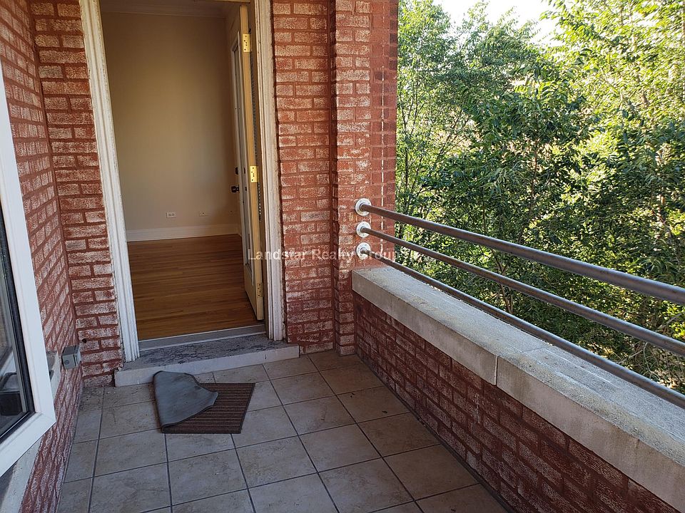 1st image of 1057 W Thorndale Ave APT 3