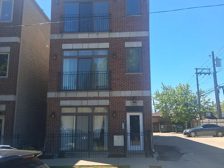 1612 N Nagle Ave #3 — Photo 2