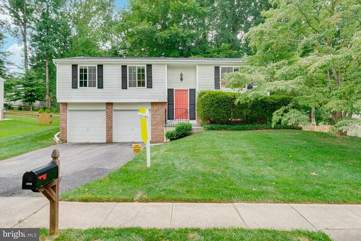 3 bed, 2.5 bath, 1880 sqft, $3,399 — Photo 2