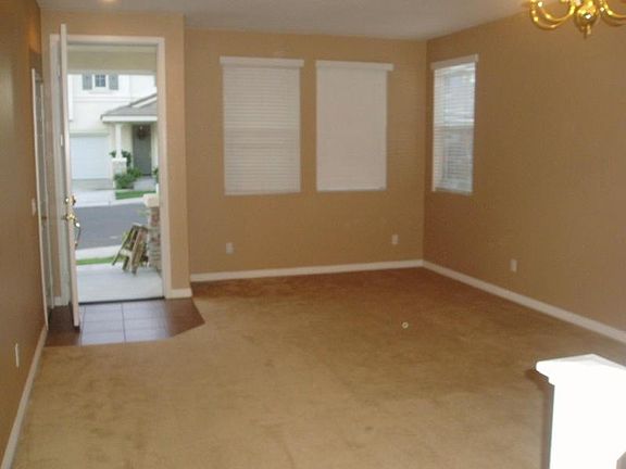 5th image of 570 Dundee Ln