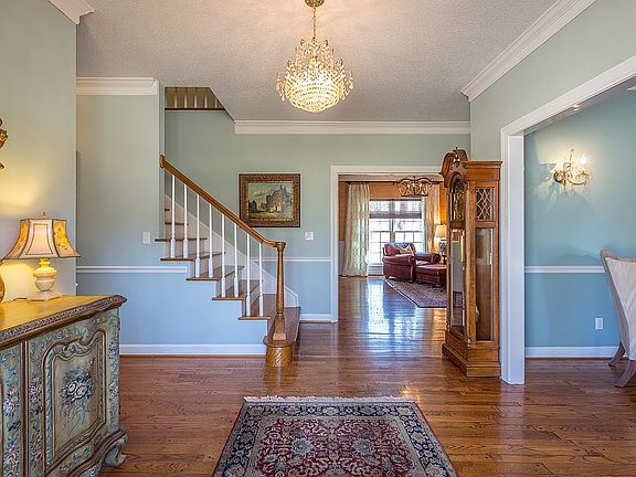 4th image of 4749 Sussex Ln