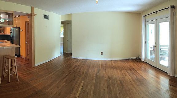19ft X 14.5ft living room