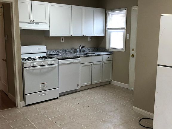 3rd image of 8235 Paramount Dr