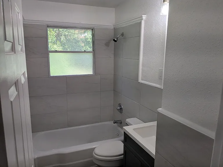 1806 S 5th St — Photo 17