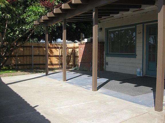 2nd image of 4938 1/2 W Point Loma Blvd