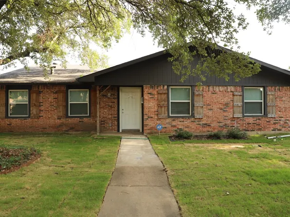 318 Thistle Dr, Garland, TX 75043