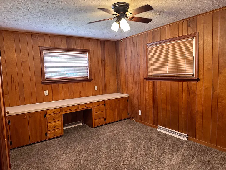 453 Foster St — Photo 14