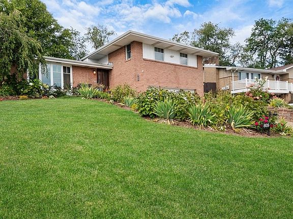 4th image of 909 Holly Lynne Dr