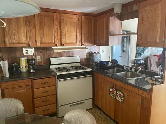3rd image of 3615 E Fishermans Ln