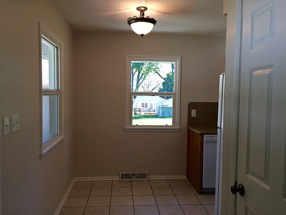 4th image of 410 N 9th St
