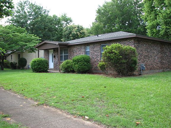 3rd image of 2055 Winona Ave