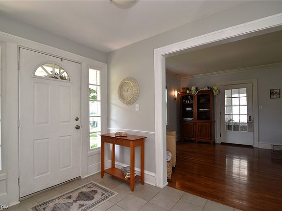 3rd image of 18701 Fairmount Blvd