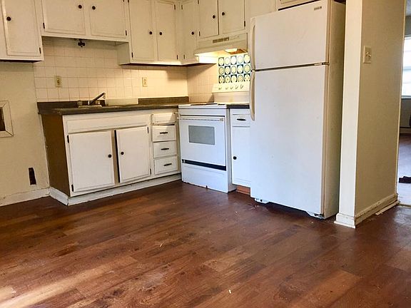 5th image of 1808 Parkwood Ln APT 2