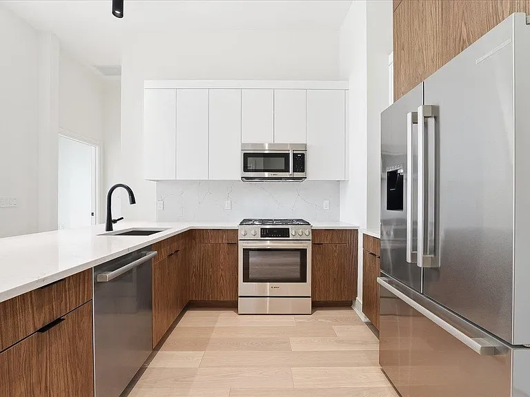 38 Jackson St #515 — Photo 8