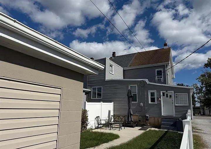 634 N Franklin St — Photo 12