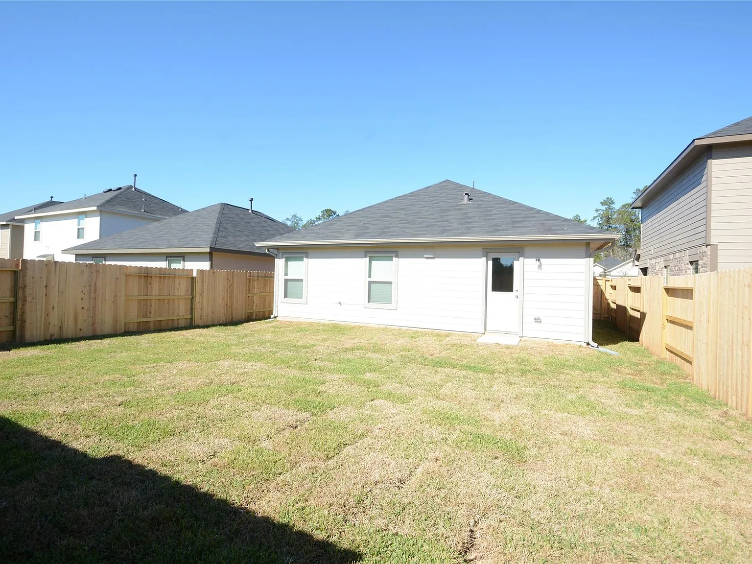 3 bed, 2.0 bath, 1230 sqft, $1,800 — Photo 2