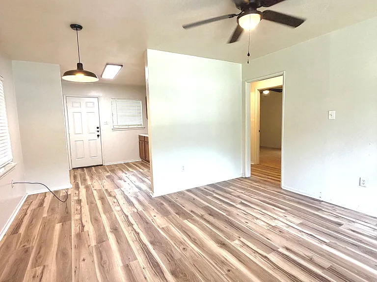 317 Byrne St — Photo 2