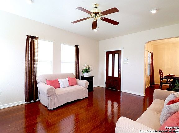 4th image of 218 Josephine Tobin Dr