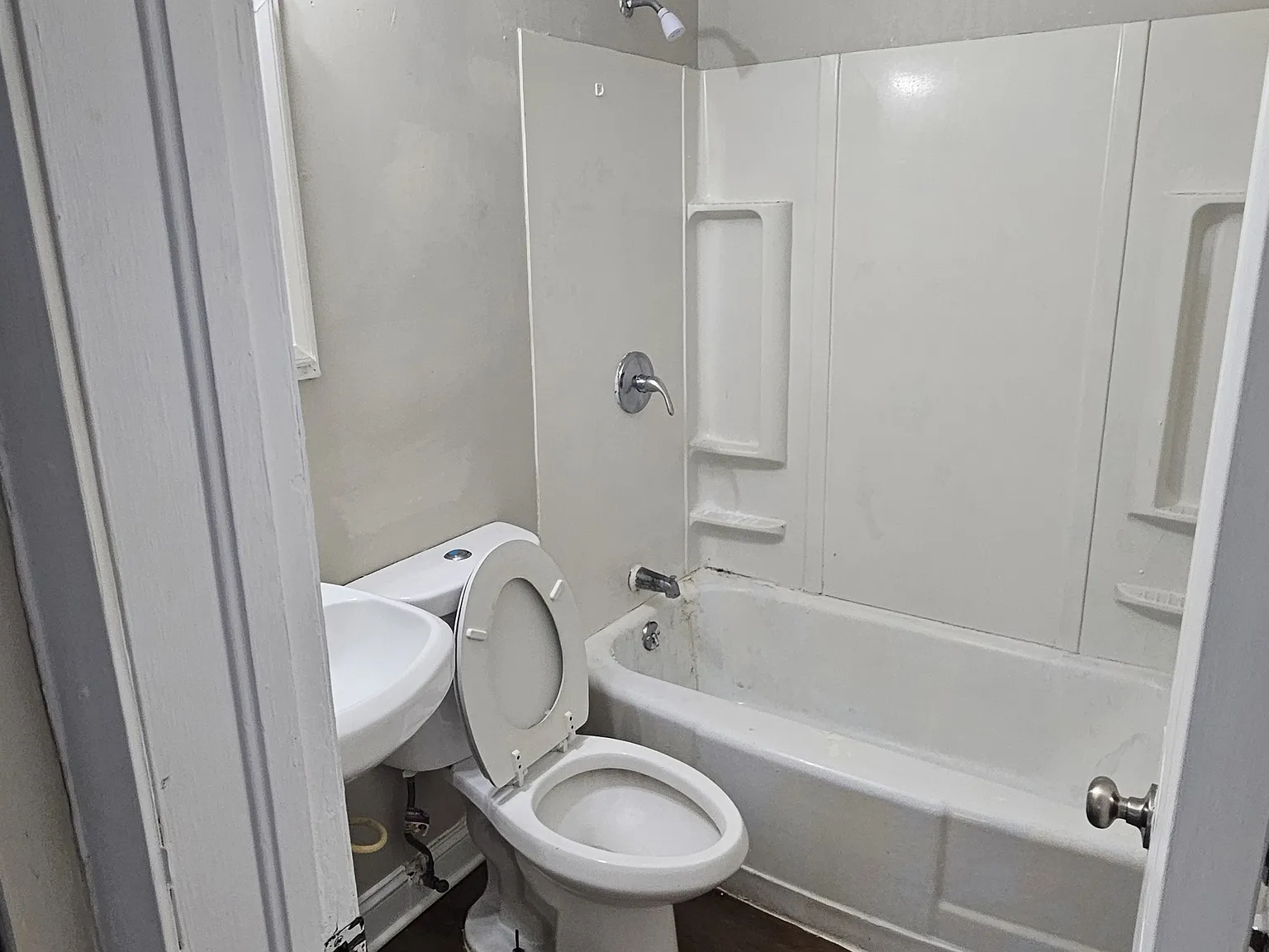 4 bed, 1100 sqft, $1,450 — Photo 2