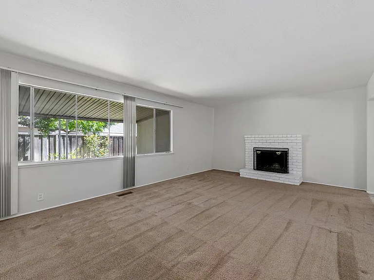 4517 Catalina Dr — Photo 7
