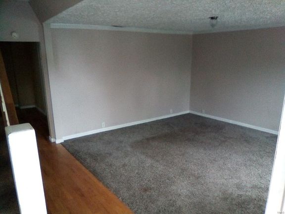 4th image of 2223 Edison Ave