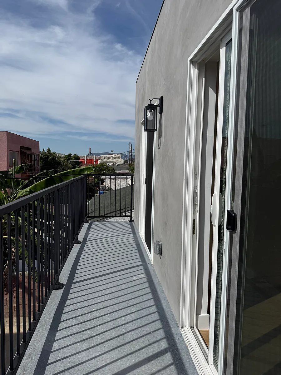 Photo 2 of 19 - 2024 7th Ave #2028-1/4 - Los Angeles, CA Building Photo - 2024 7th Ave #2028-1/4