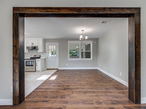 4th image of 100 W Hull St