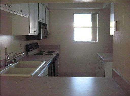 3rd image of 1960 Lakewood Club Dr S #2-C