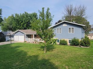 566 Sunrise Ln, Markesan, WI 53946