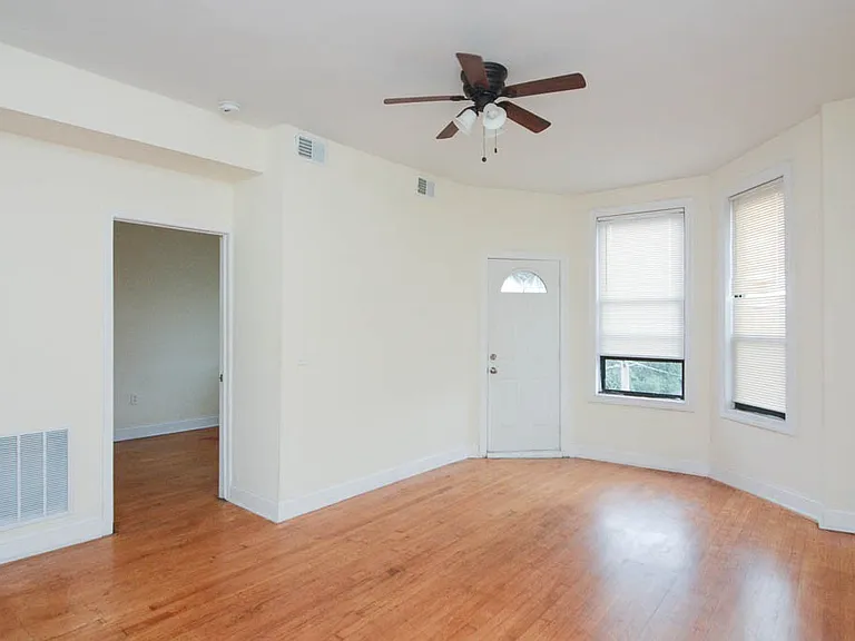 2347 W 24th Pl #R4 — Photo 8
