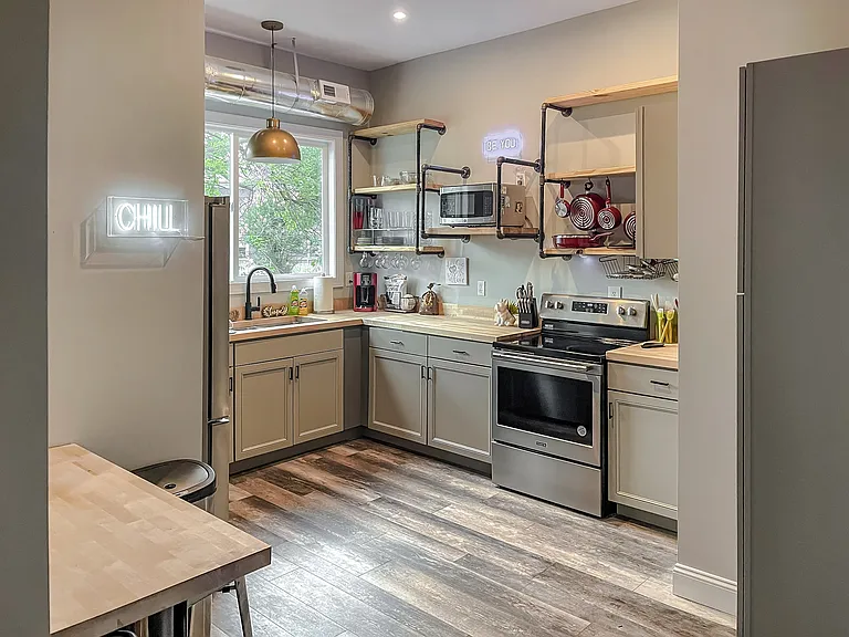 Open Kitchen, Stove with Air Frier and Fridge with Water Filtration and Purification Systems