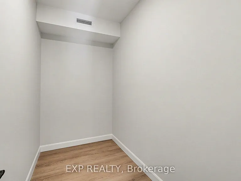 1089 Notre Dame St #5 — Photo 17