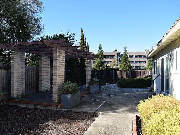 5th image of 600 Leo Dr