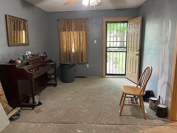 2nd image of 2967 Dalebrook St
