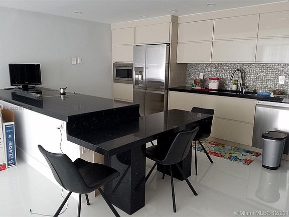 5th image of 19390 Collins Ave APT 418