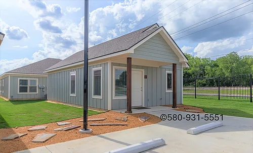 1725 W Arkansas St Photo 1