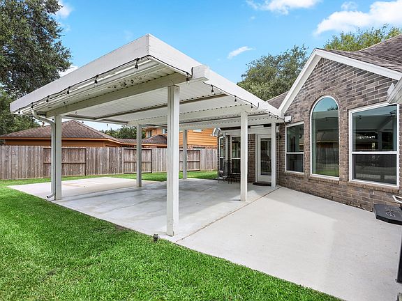 4th image of 303 Summer Haven Ct
