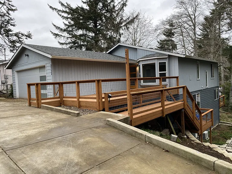2754 NE Reef Ave — Photo 1