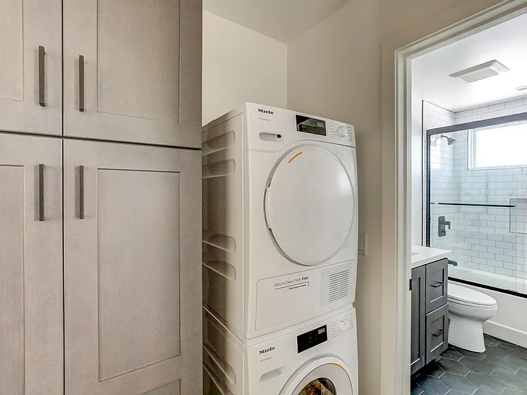 455 N Olive St — Photo 23