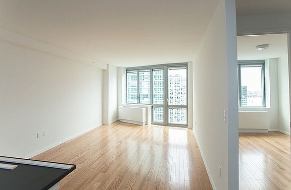 3rd image of 4545 Center Blvd APT 4018