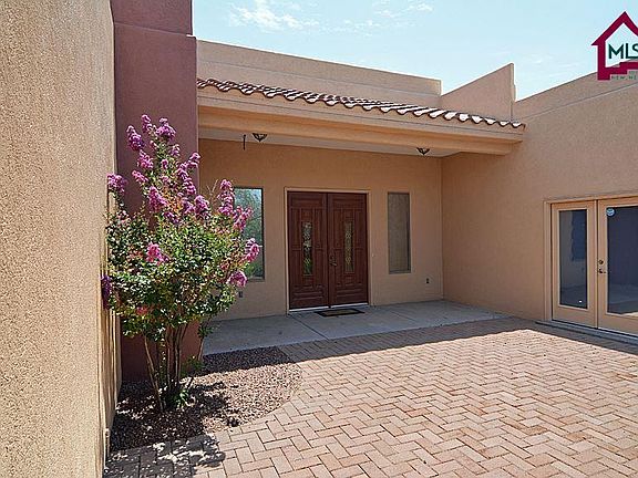 3rd image of 1910 Palm Canyon Dr