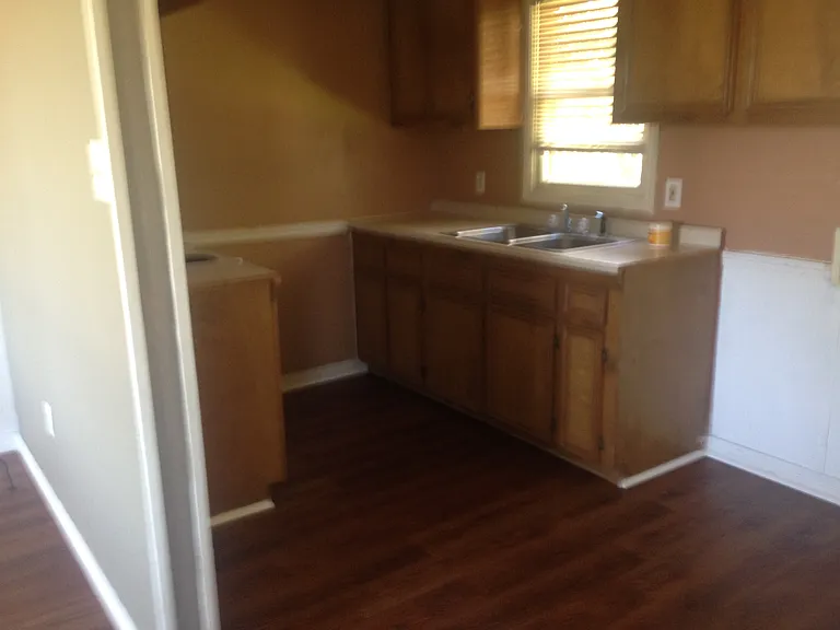 5565 Fowler Dr — Photo 2