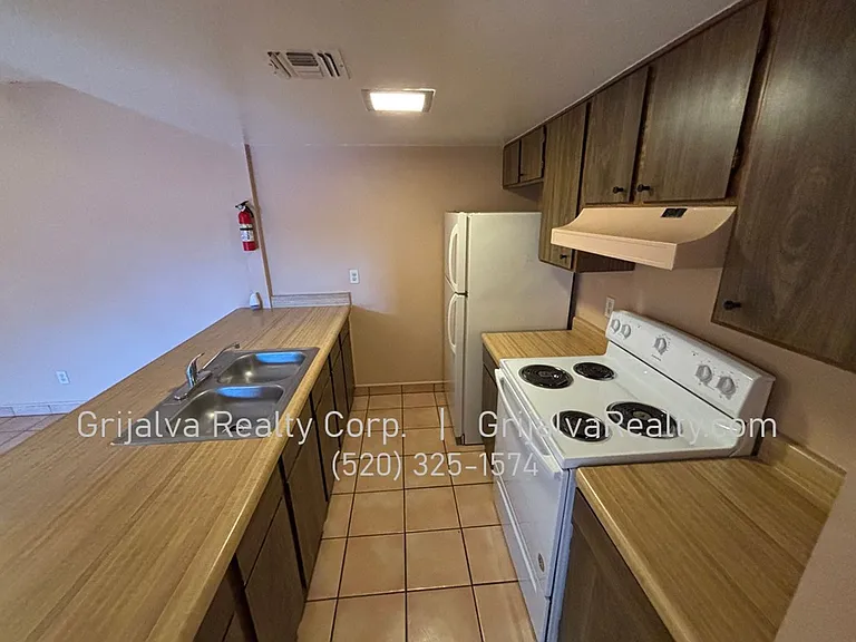 2131 N Margaret Ave — Photo 6