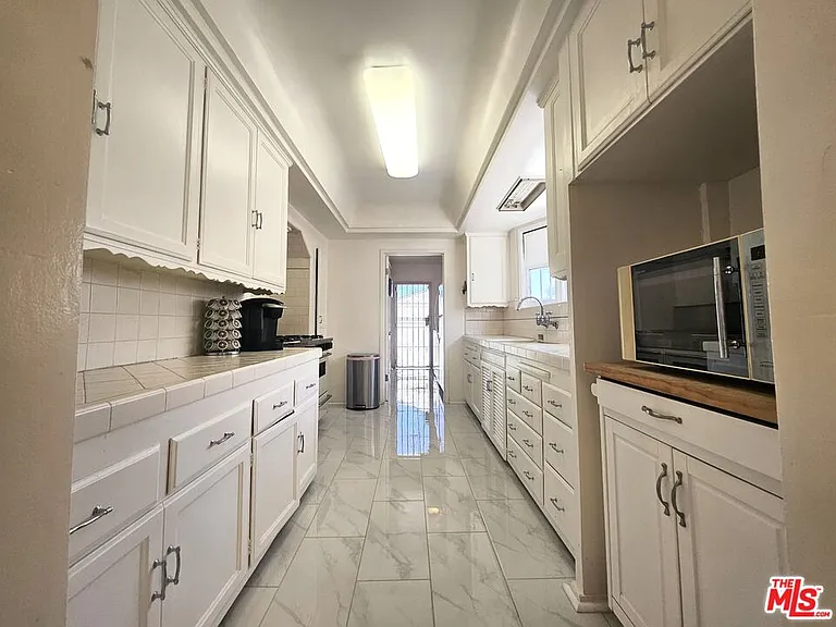 2211 W 78th Pl — Photo 11