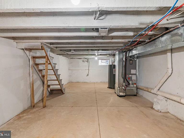 2151 E Stella St — Photo 33