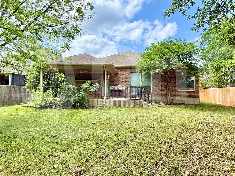 1621 Liberty Oaks Blvd — Photo 4