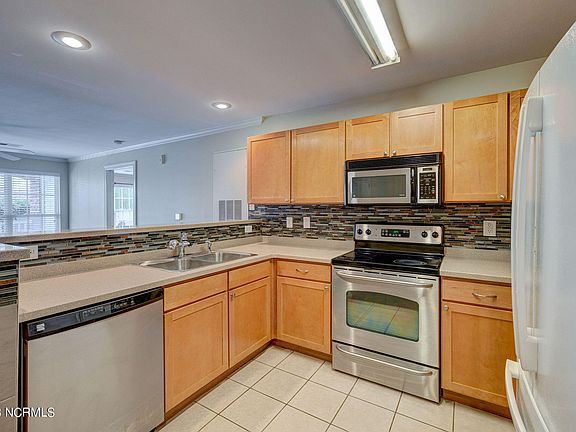 3rd image of 2813 Bloomfield Lane Unit 105