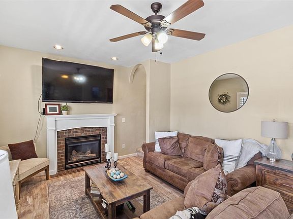 4th image of 3309 Meadows Parkway
